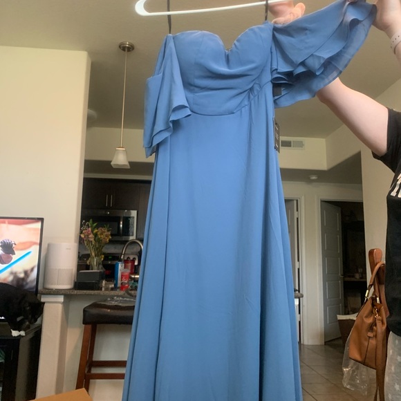 Light blue lulus off the shoulder dress. New with tags never used. Very pretty - Picture 3 of 3